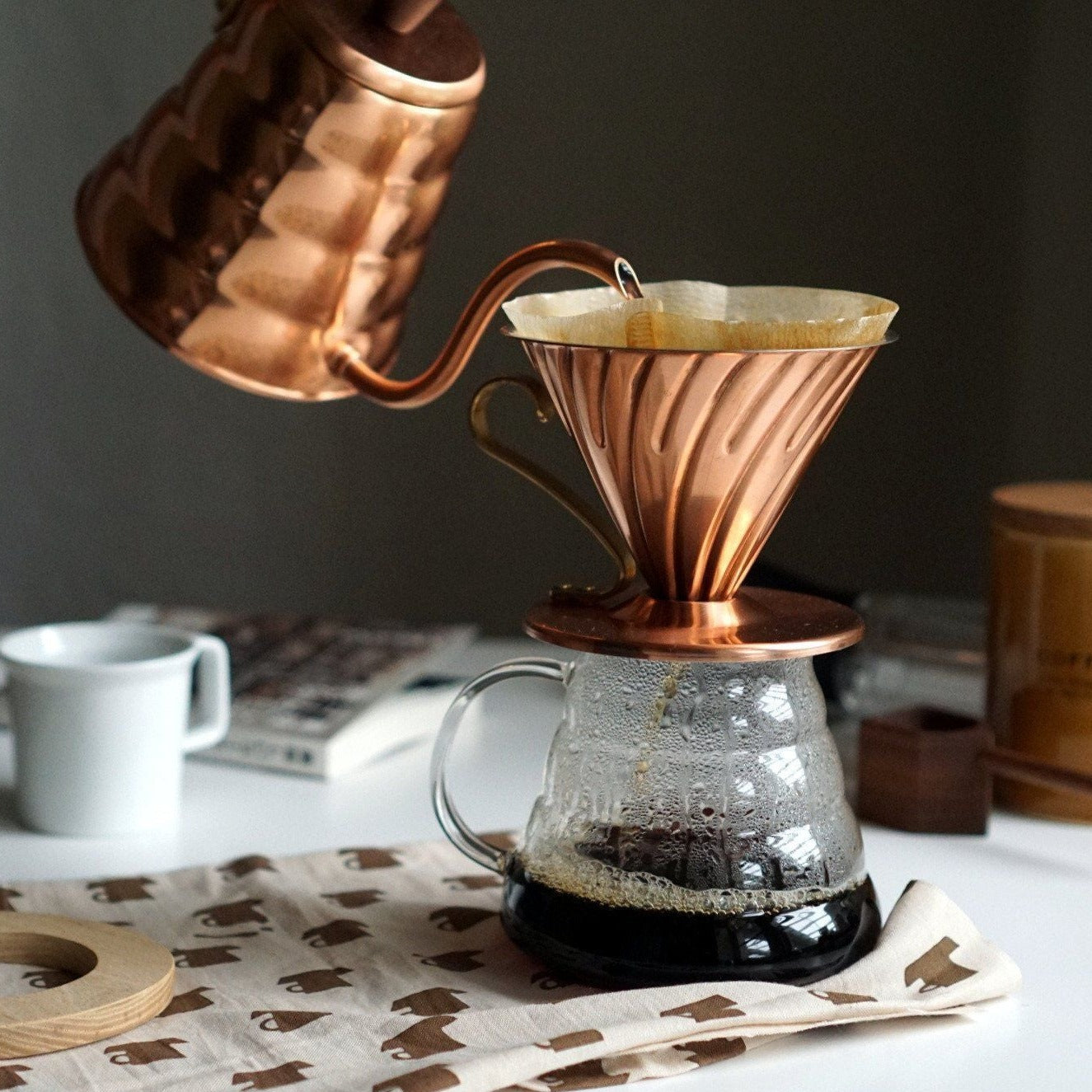 Hario V60-02 stainlesssteel dripper, gold